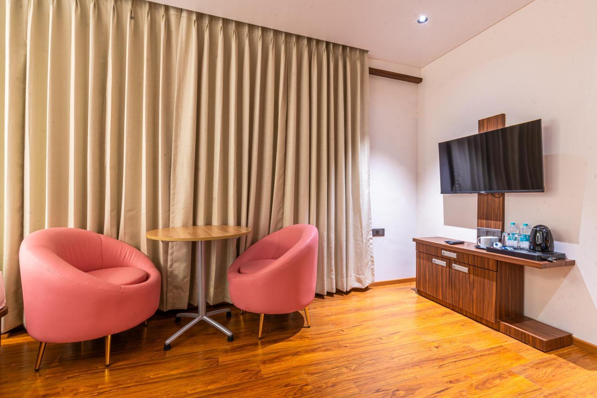 Treebo Premium Heritage Grand -Majiwada Thane Exteriör bild