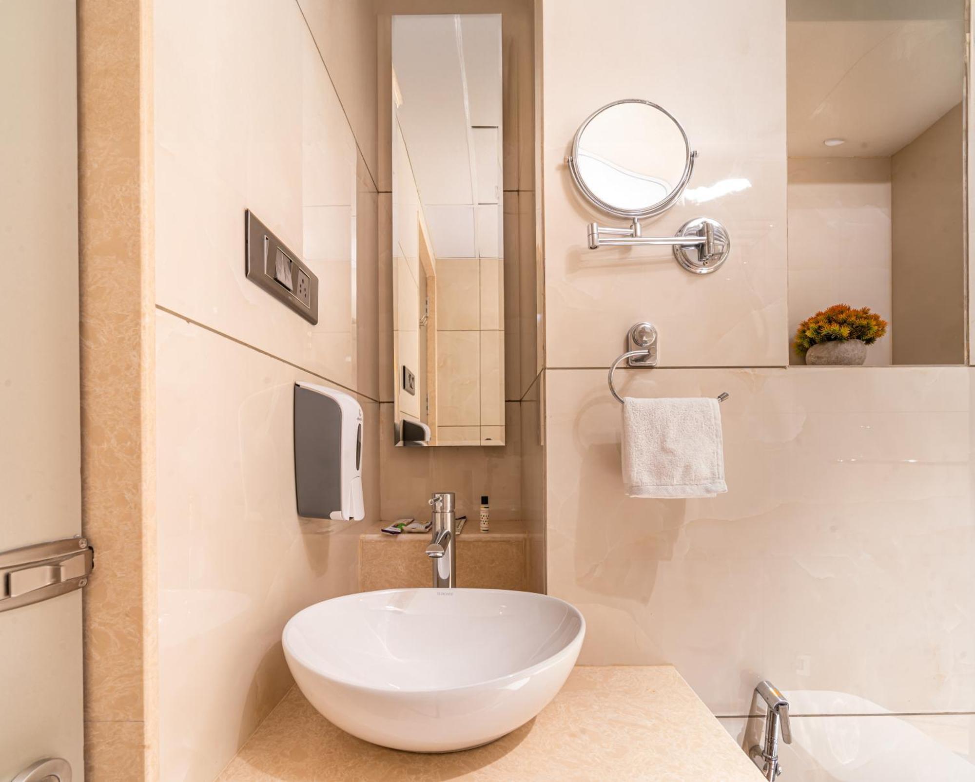 Treebo Premium Heritage Grand -Majiwada Thane Exteriör bild